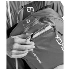 Sac à Dos Ortovox Traverse Light 15 Flintstone -Randonnée Et Camping 0d6ec293900f61f5a710ec72040fe8aa863329b7 E23ORTOACC367447 ORTO0203099 903